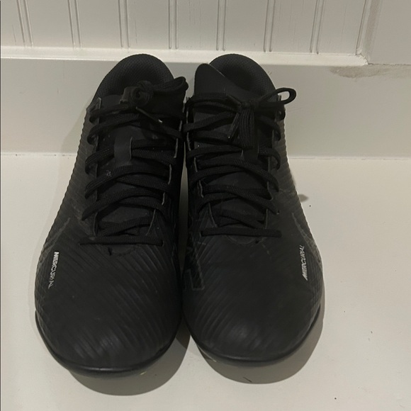 Nike Men's Black Athletic mercurial soccer cleats size 8.5 - Picture 1 of 5